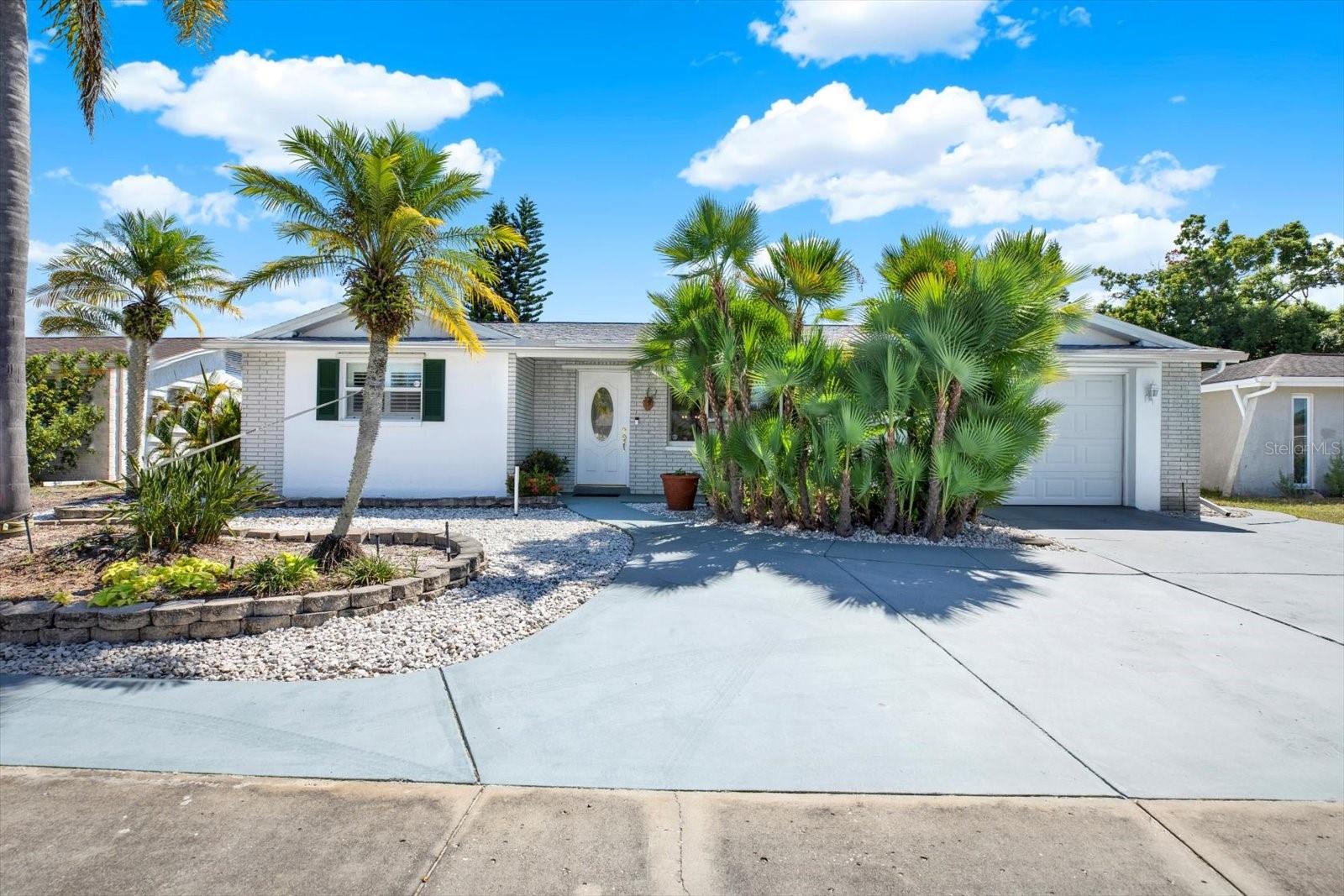 Listing photo id 3 for 9024 Lido Lane