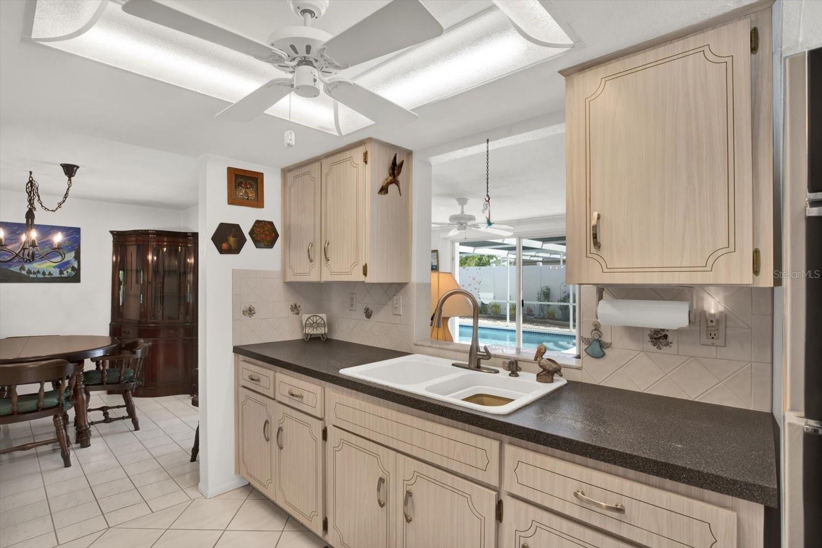 Listing photo id 4 for 9024 Lido Lane
