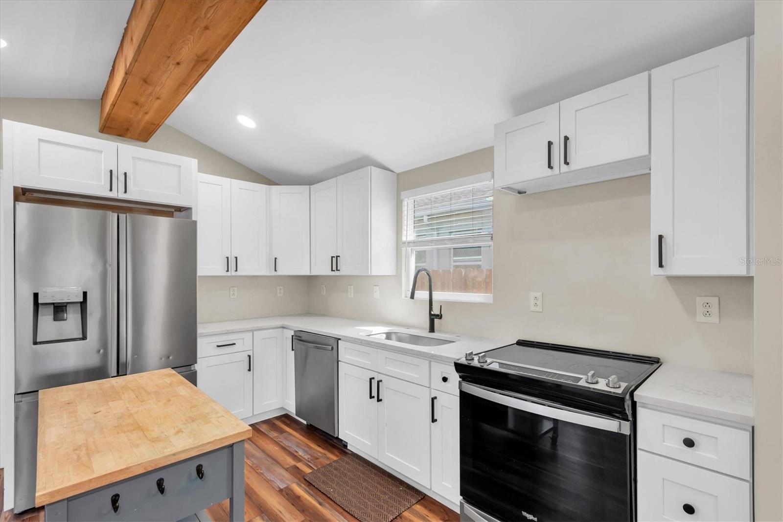 Listing photo id 8 for 1153 55th Avenue N