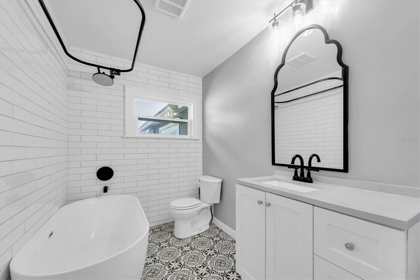 Listing photo id 15 for 1153 55th Avenue N