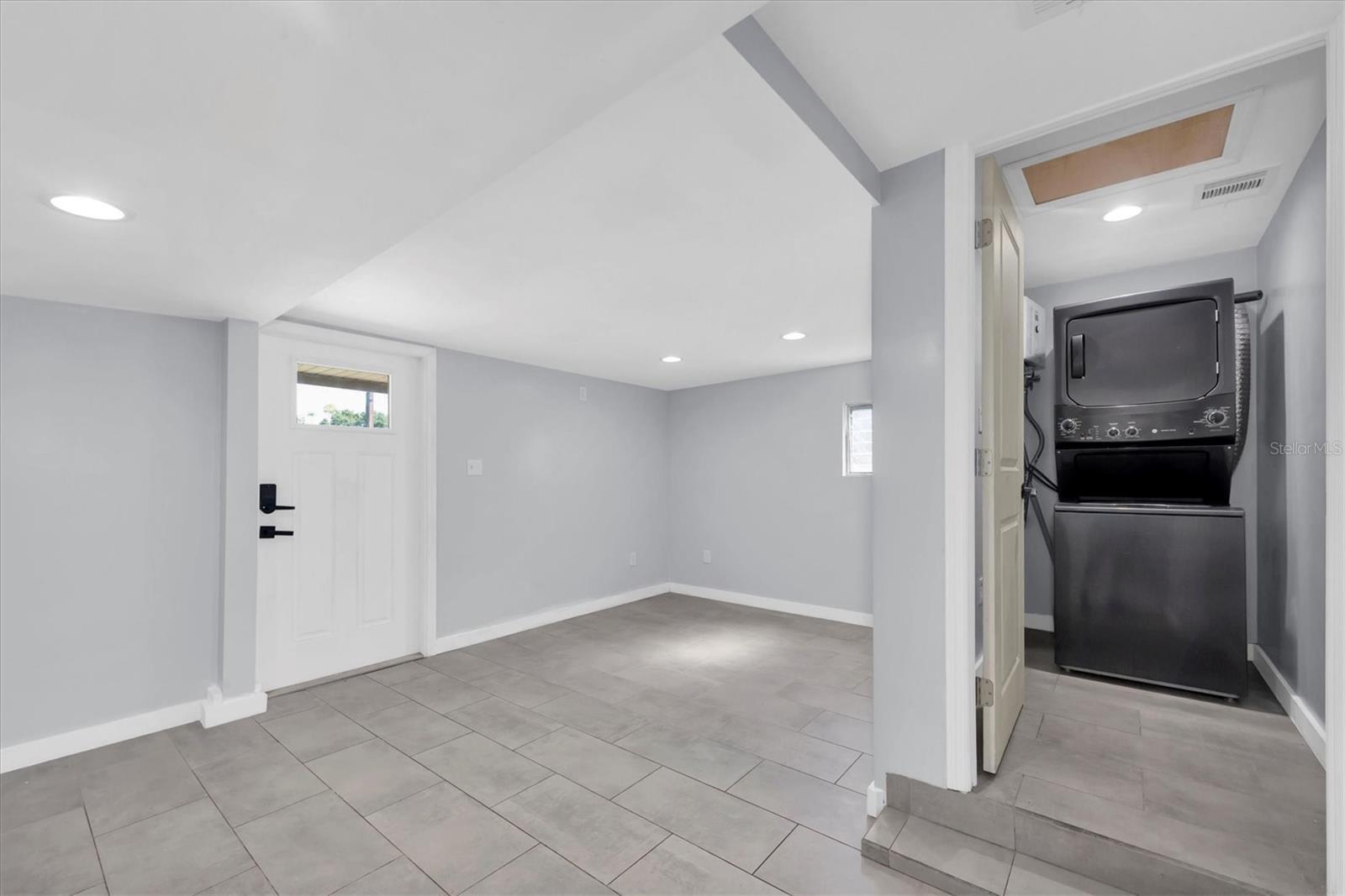 Listing photo id 18 for 1153 55th Avenue N
