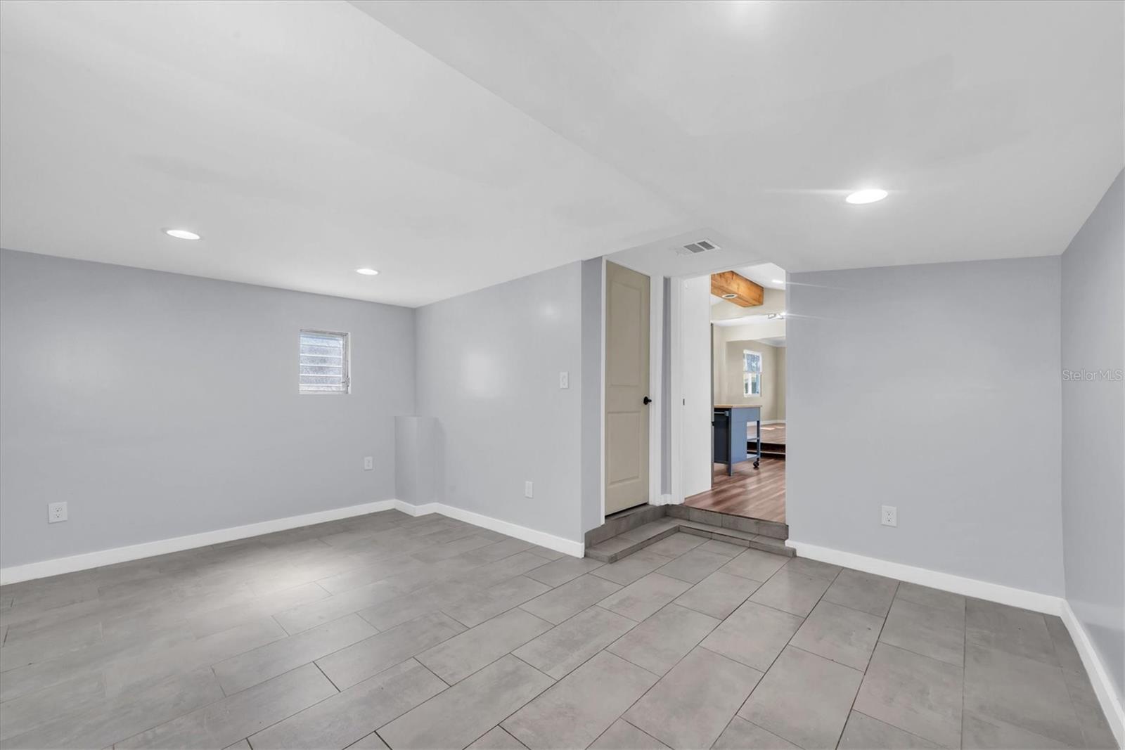 Listing photo id 21 for 1153 55th Avenue N