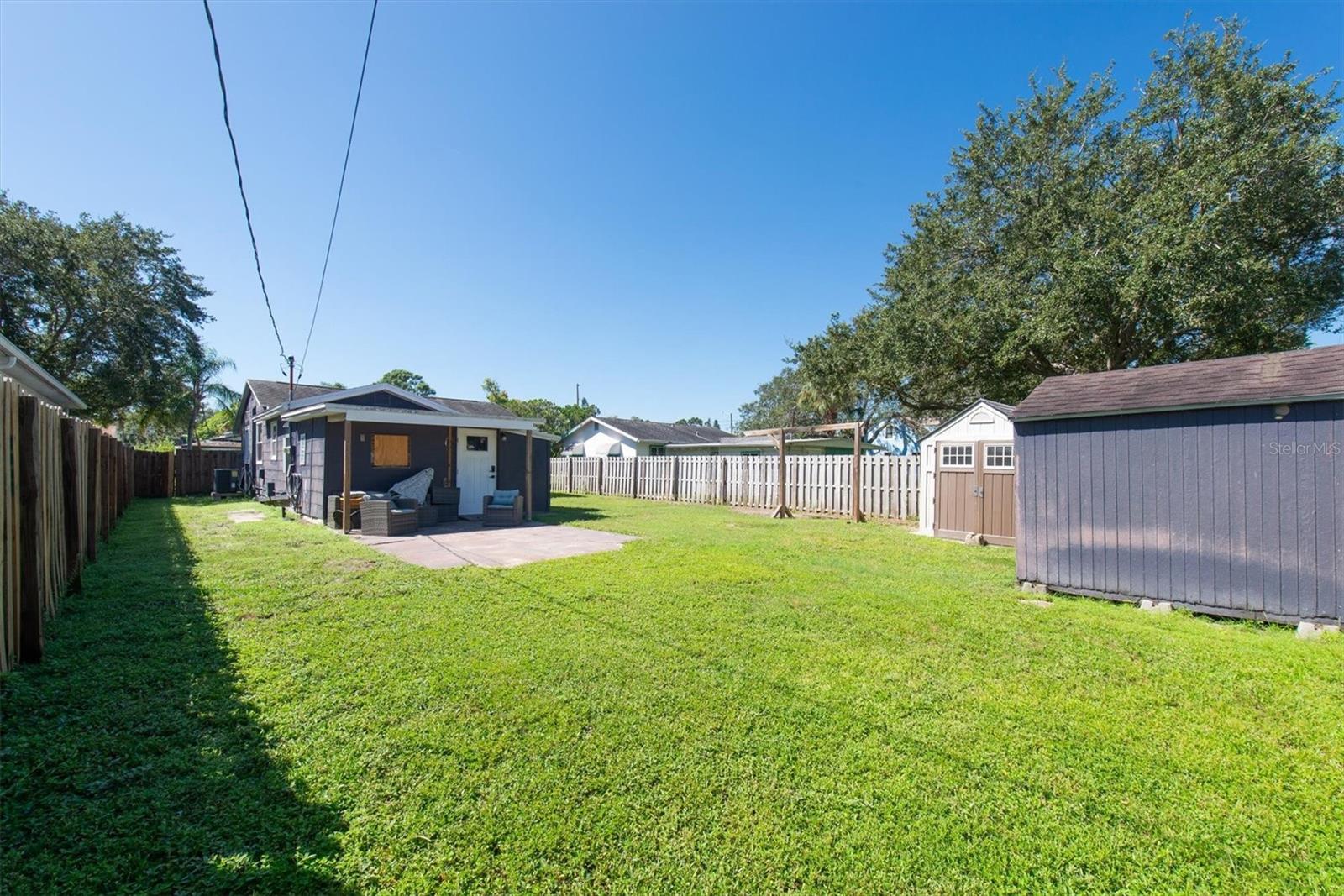 Listing photo id 23 for 1153 55th Avenue N