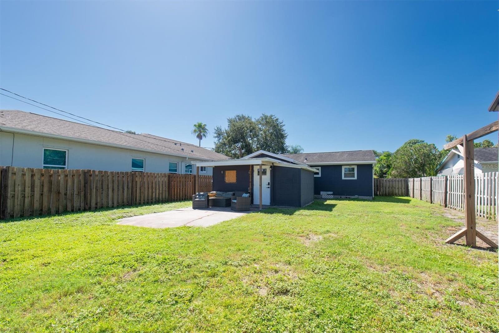 Listing photo id 25 for 1153 55th Avenue N