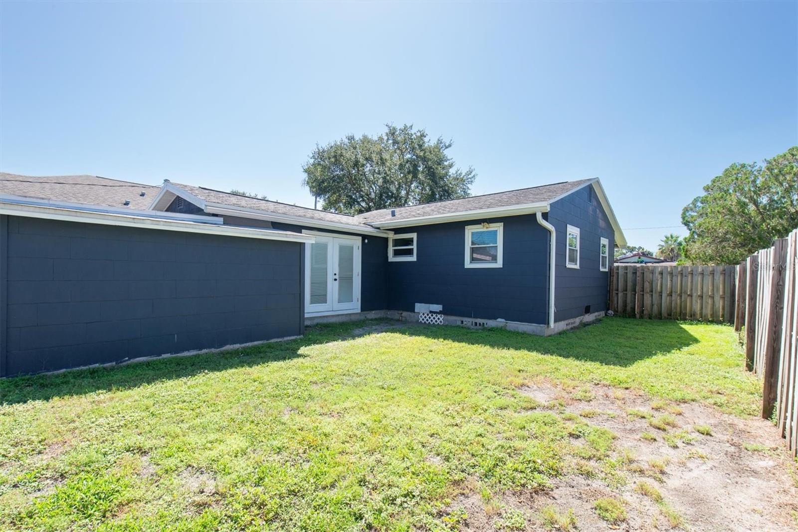 Listing photo id 27 for 1153 55th Avenue N
