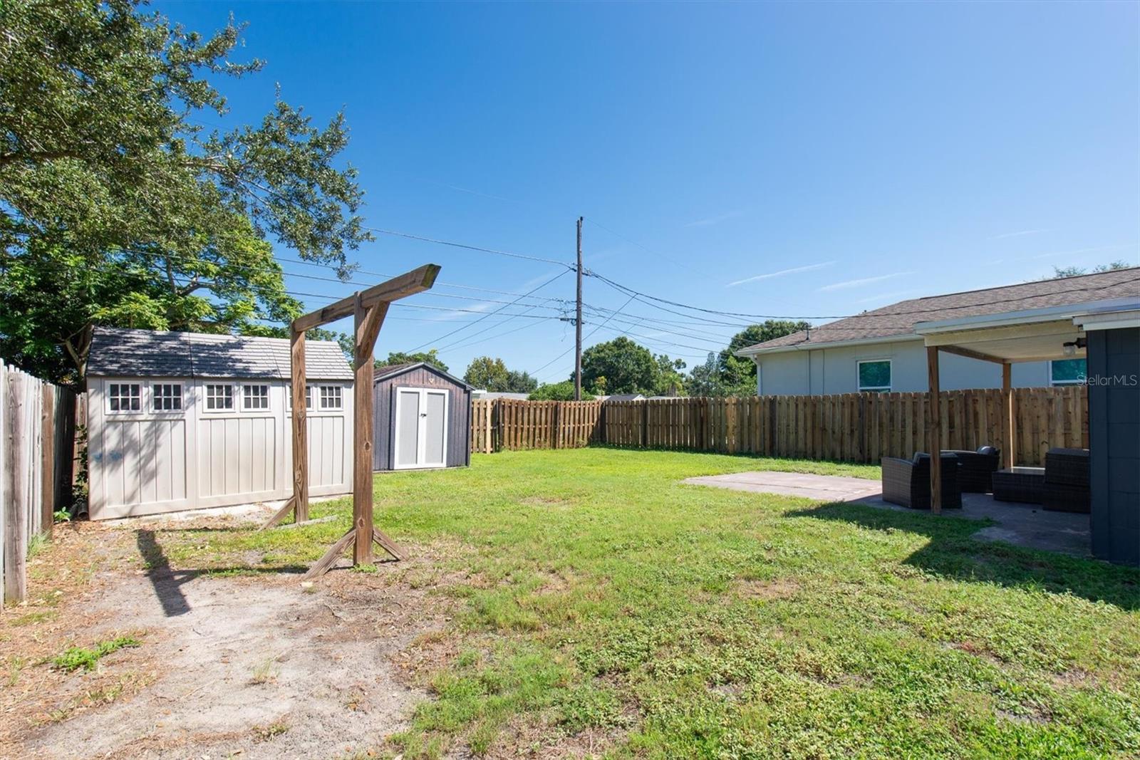 Listing photo id 31 for 1153 55th Avenue N