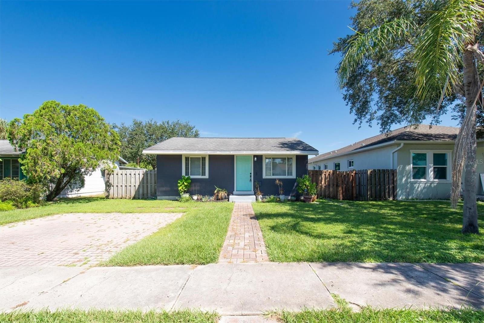 Listing photo id 32 for 1153 55th Avenue N