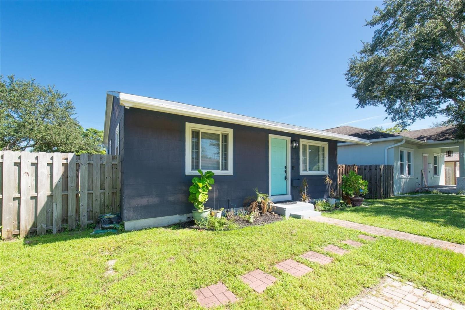 Listing photo id 34 for 1153 55th Avenue N