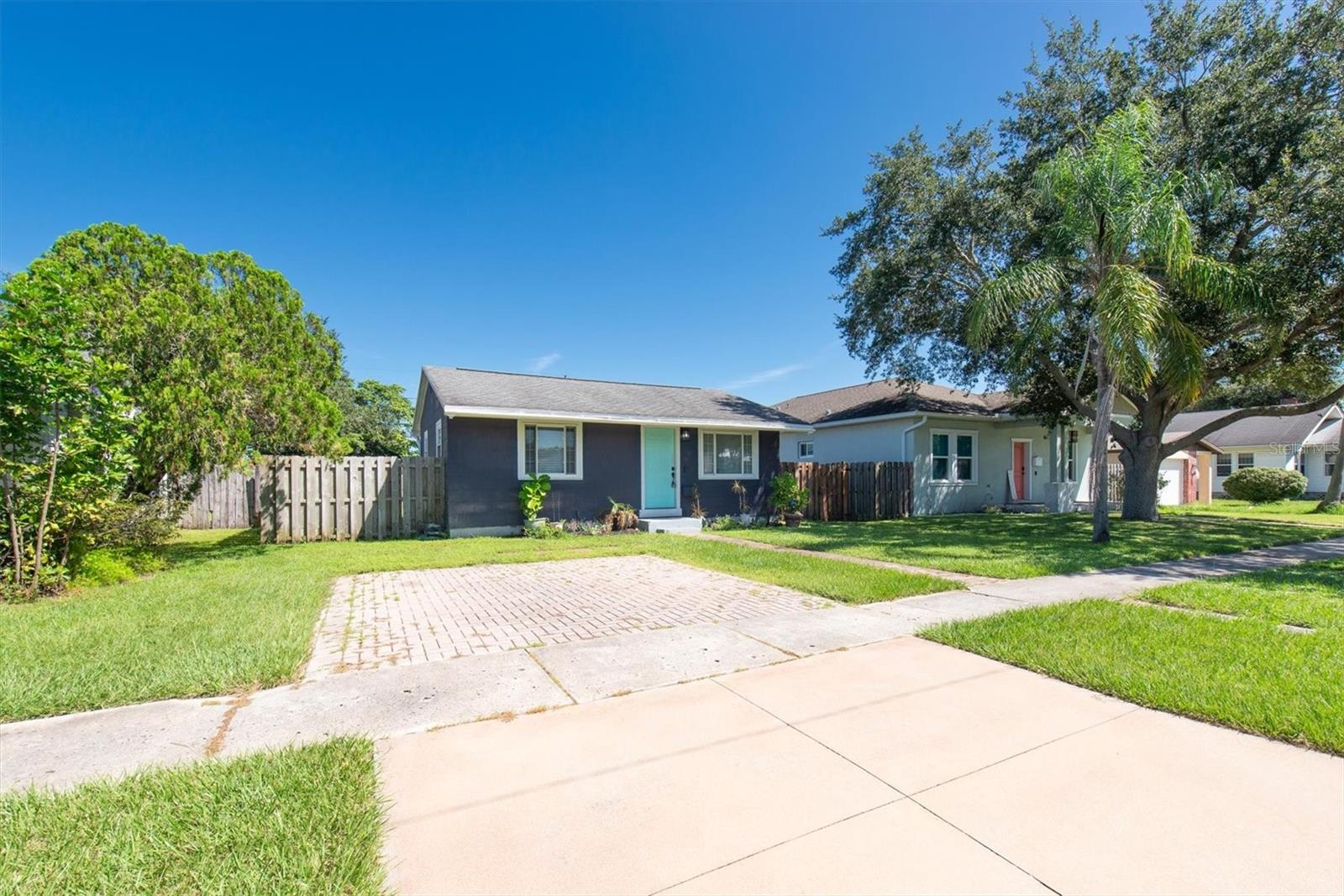 Listing photo id 35 for 1153 55th Avenue N
