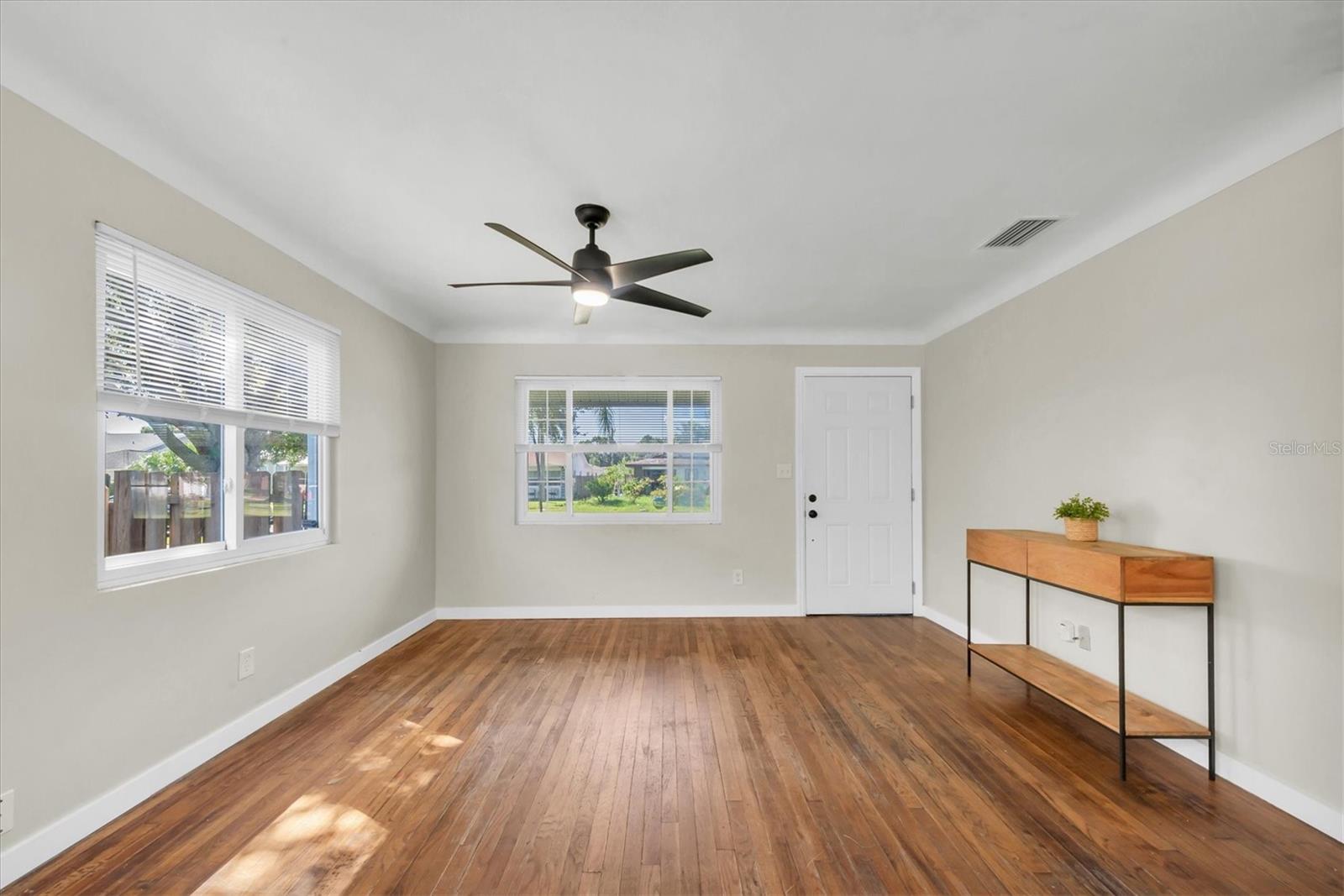 Listing photo id 2 for 1153 55th Avenue N