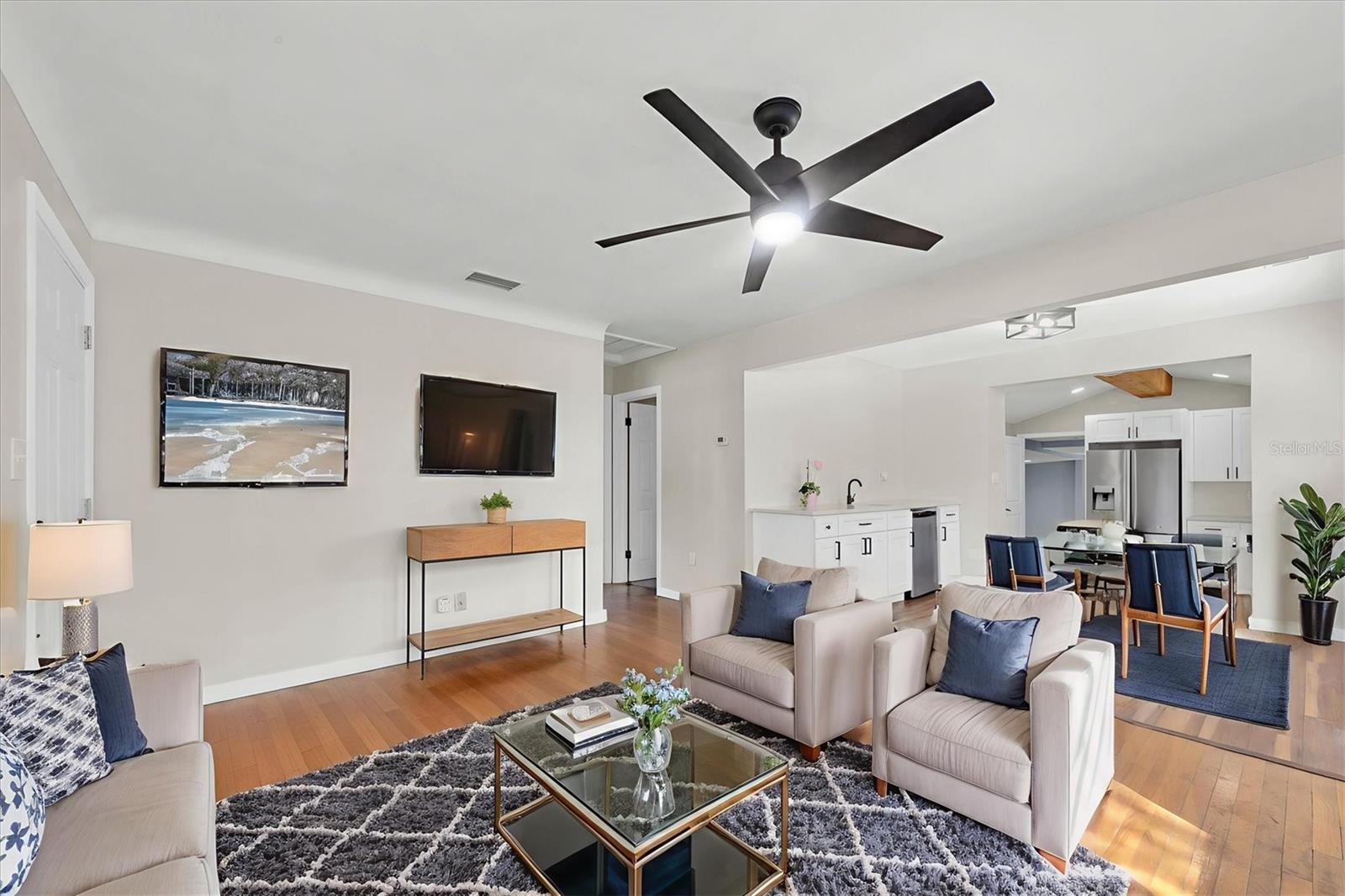 Listing photo id 3 for 1153 55th Avenue N