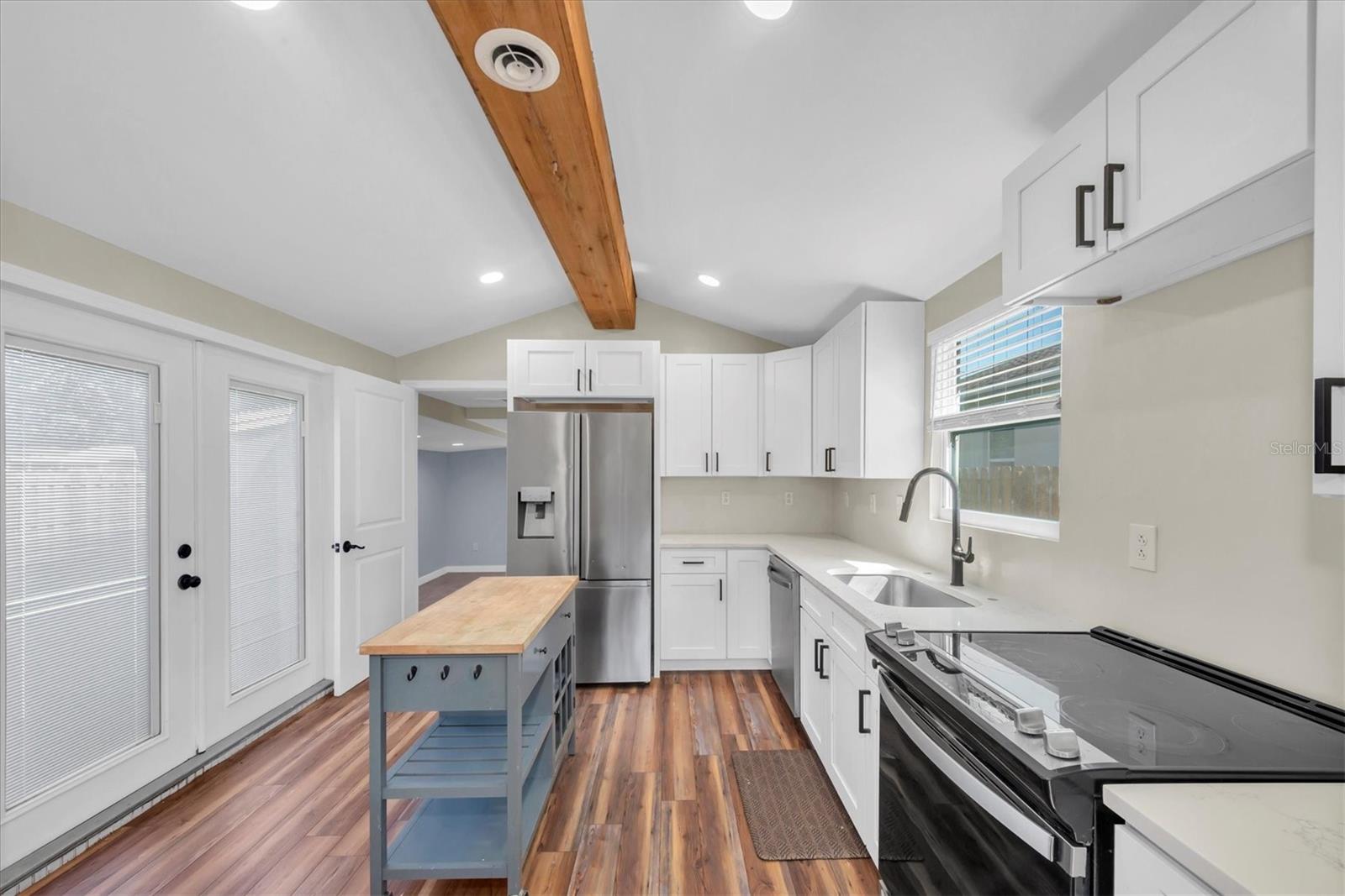 Listing photo id 7 for 1153 55th Avenue N