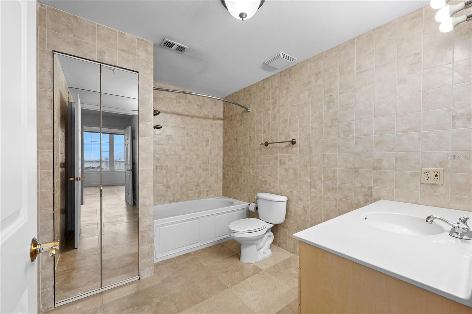 Image 34 of 67 For 345 Bayshore Boulevard 1805