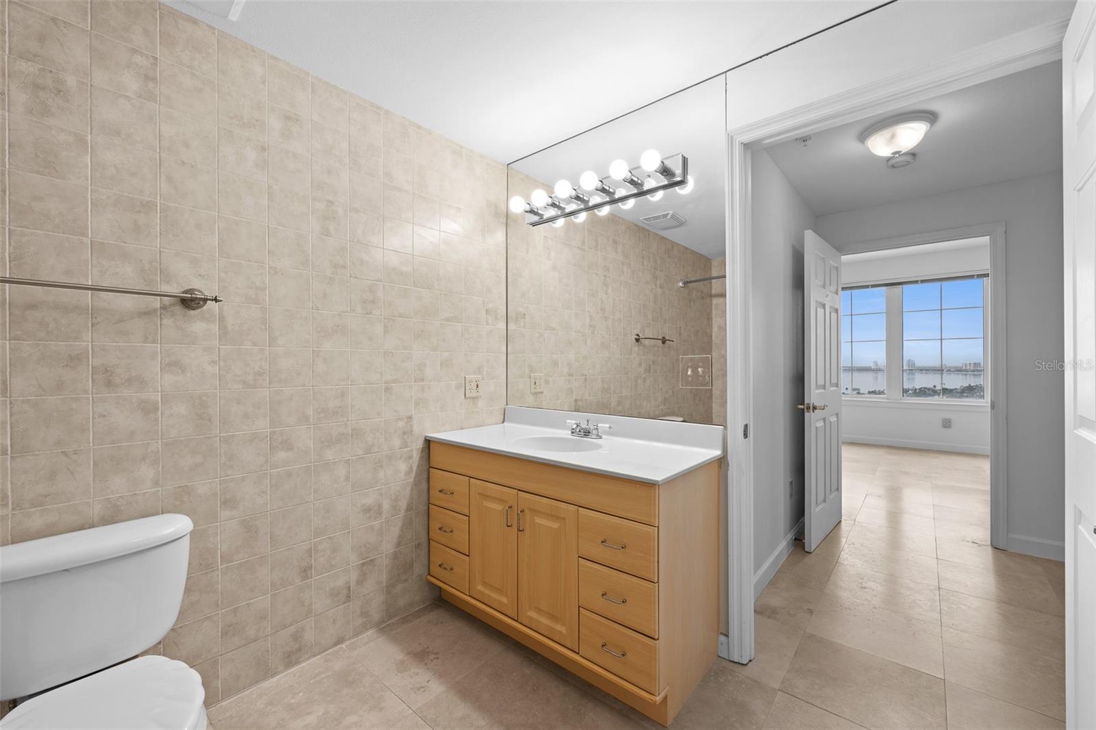 Image 35 of 67 For 345 Bayshore Boulevard 1805