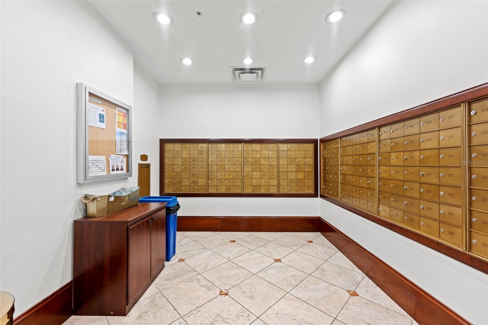 Image 46 of 67 For 345 Bayshore Boulevard 1805