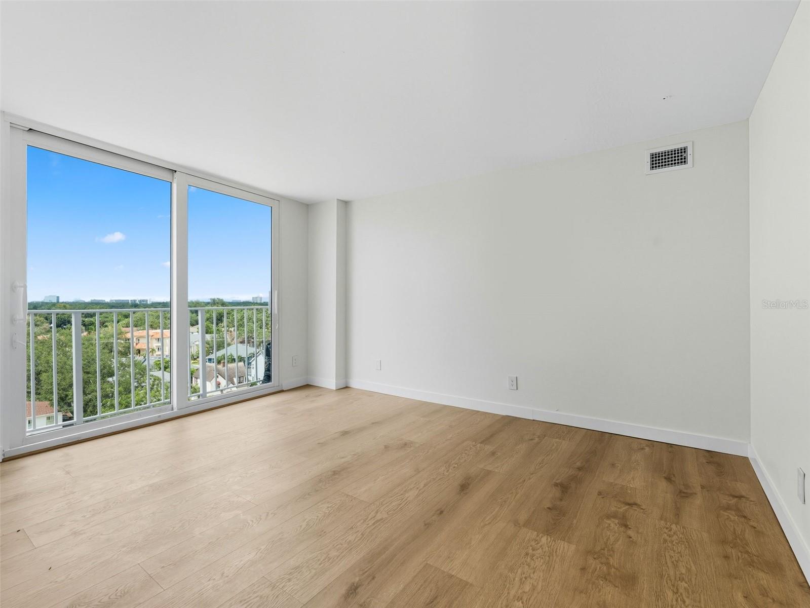 Image 20 of 49 For 2611 Bayshore Boulevard 903