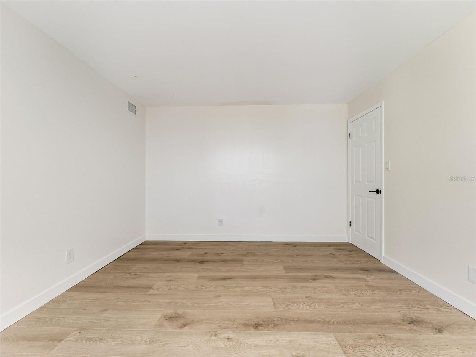Image 21 of 49 For 2611 Bayshore Boulevard 903