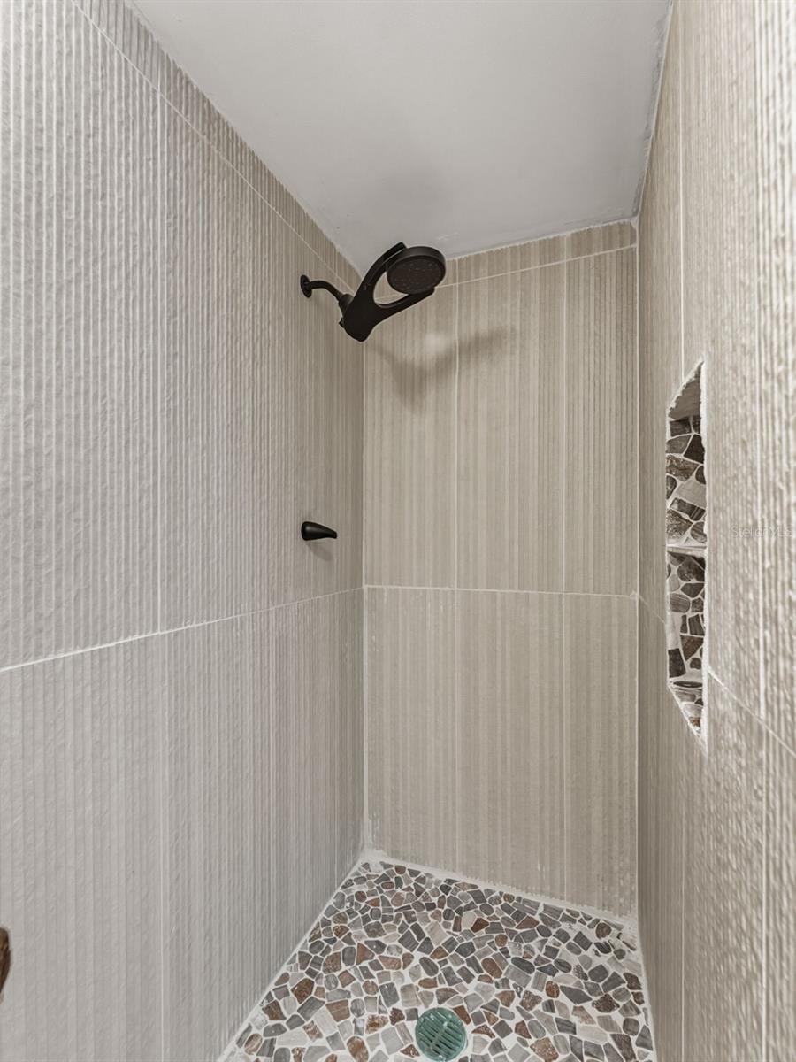 Image 24 of 49 For 2611 Bayshore Boulevard 903