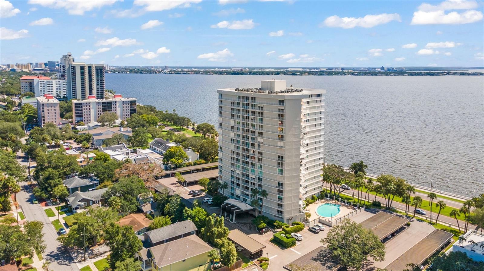 Image 40 of 49 For 2611 Bayshore Boulevard 903