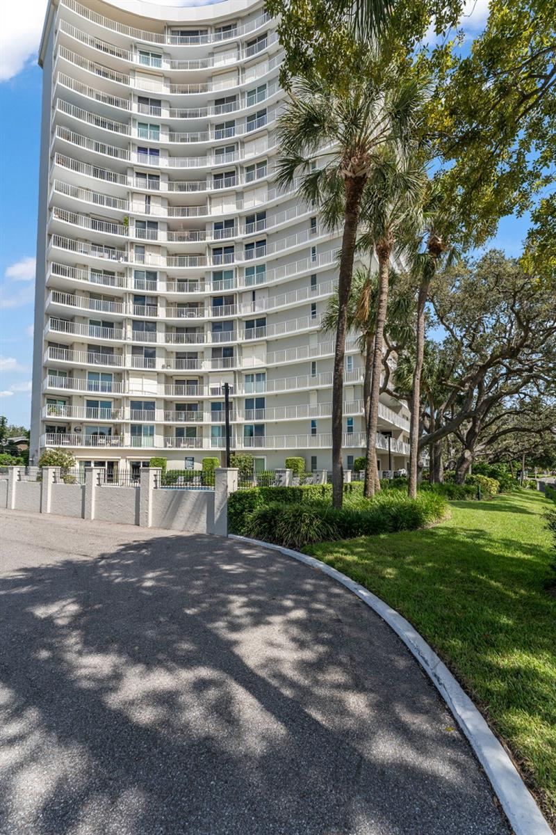 Image 45 of 49 For 2611 Bayshore Boulevard 903