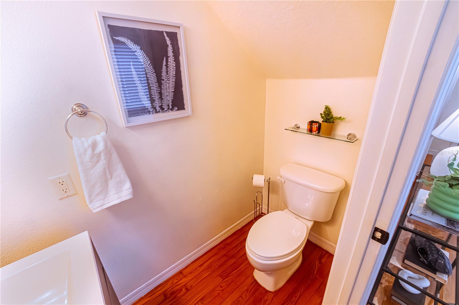 Image 10 of 25 For 404 Willow Avenue C