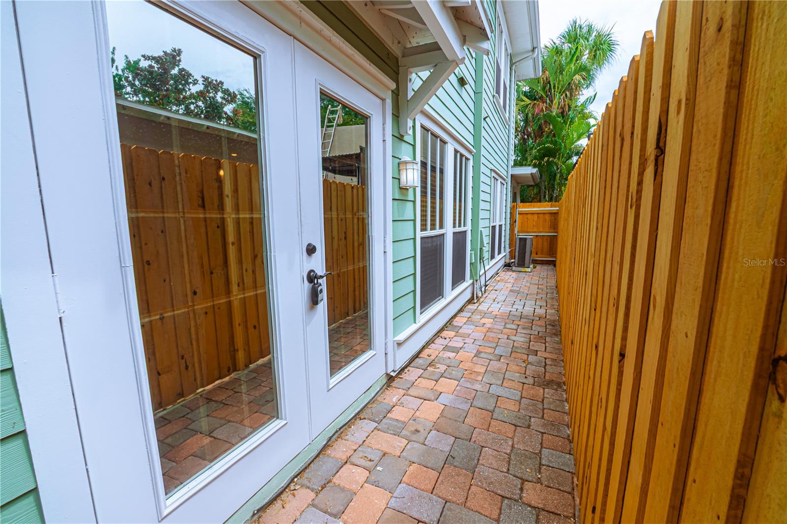 Image 24 of 25 For 404 Willow Avenue C