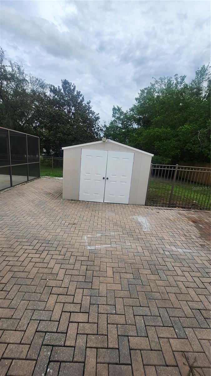 Listing photo id 13 for 9311 River Road