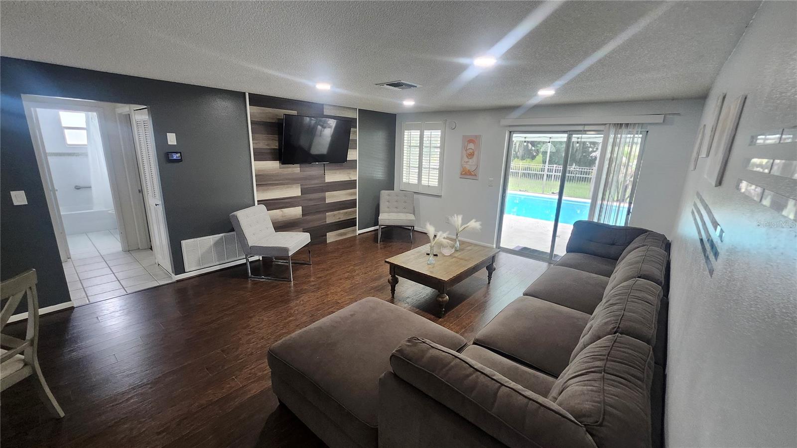 Listing photo id 4 for 9311 River Road