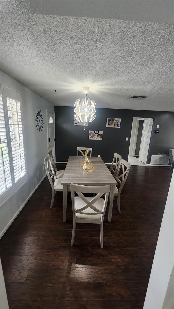 Listing photo id 5 for 9311 River Road