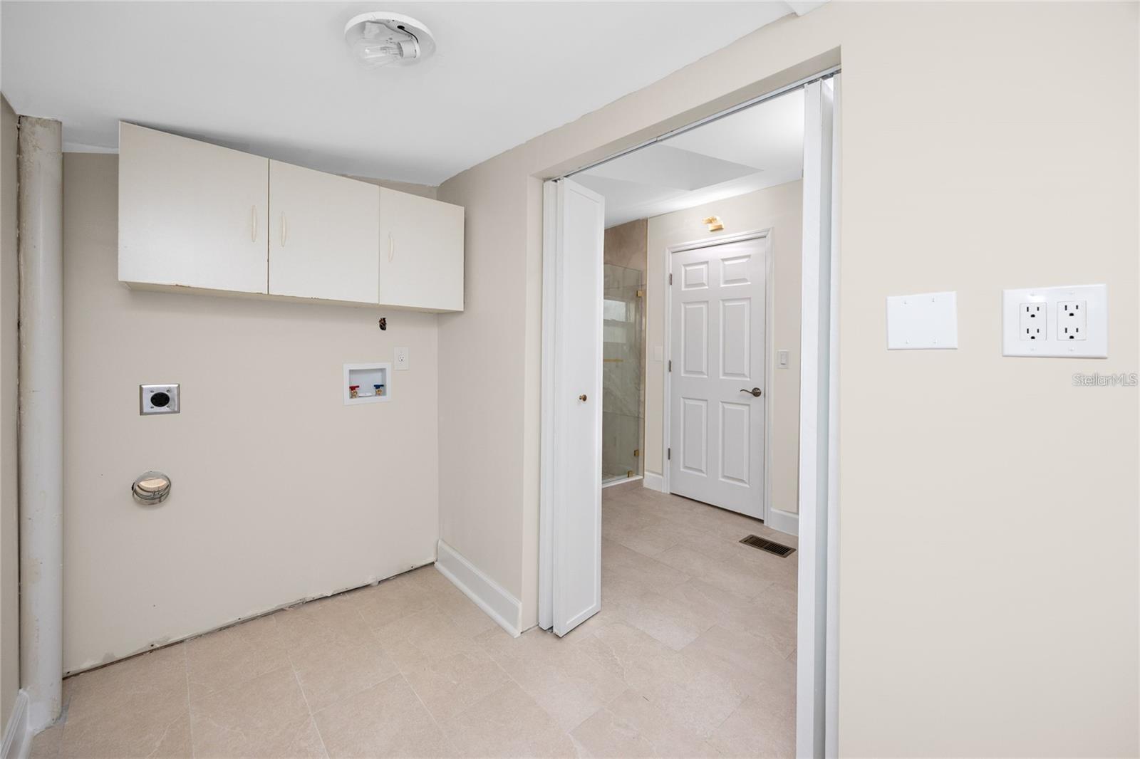 Image 21 of 41 For 13148 3rd Street E