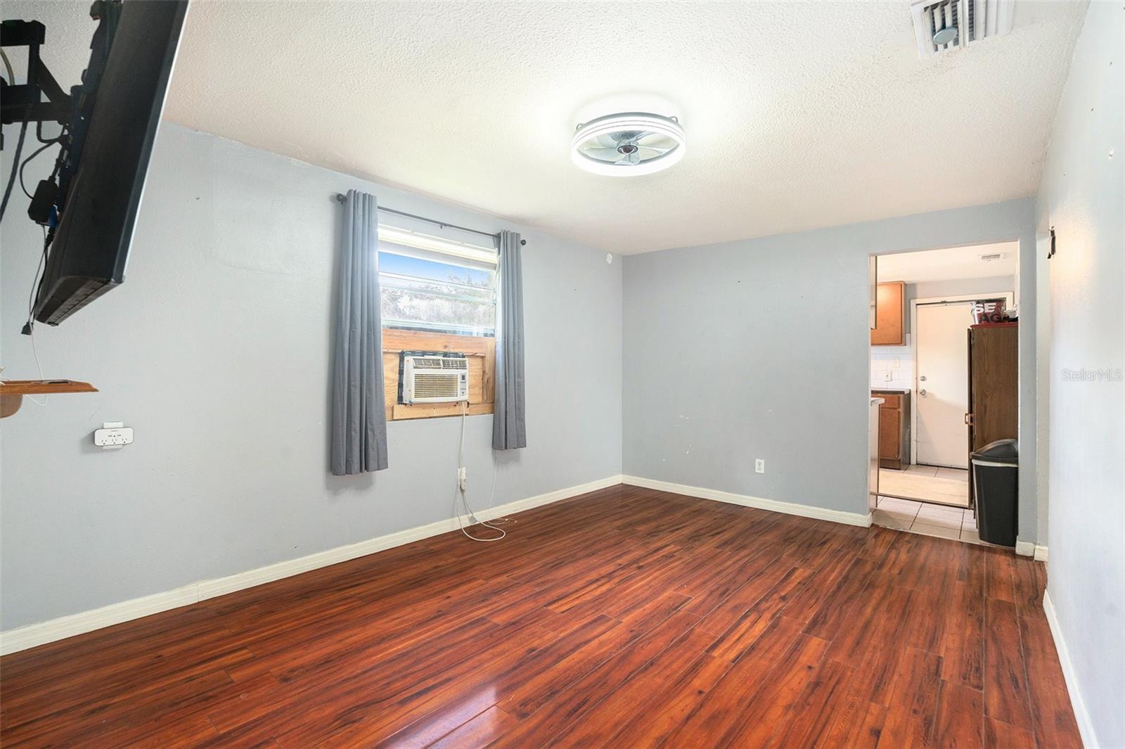 Image 7 of 33 For 3007 76th Street