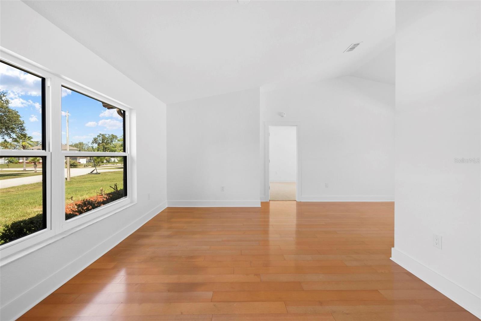 Image 31 of 80 For 9414 Lorendale Circle
