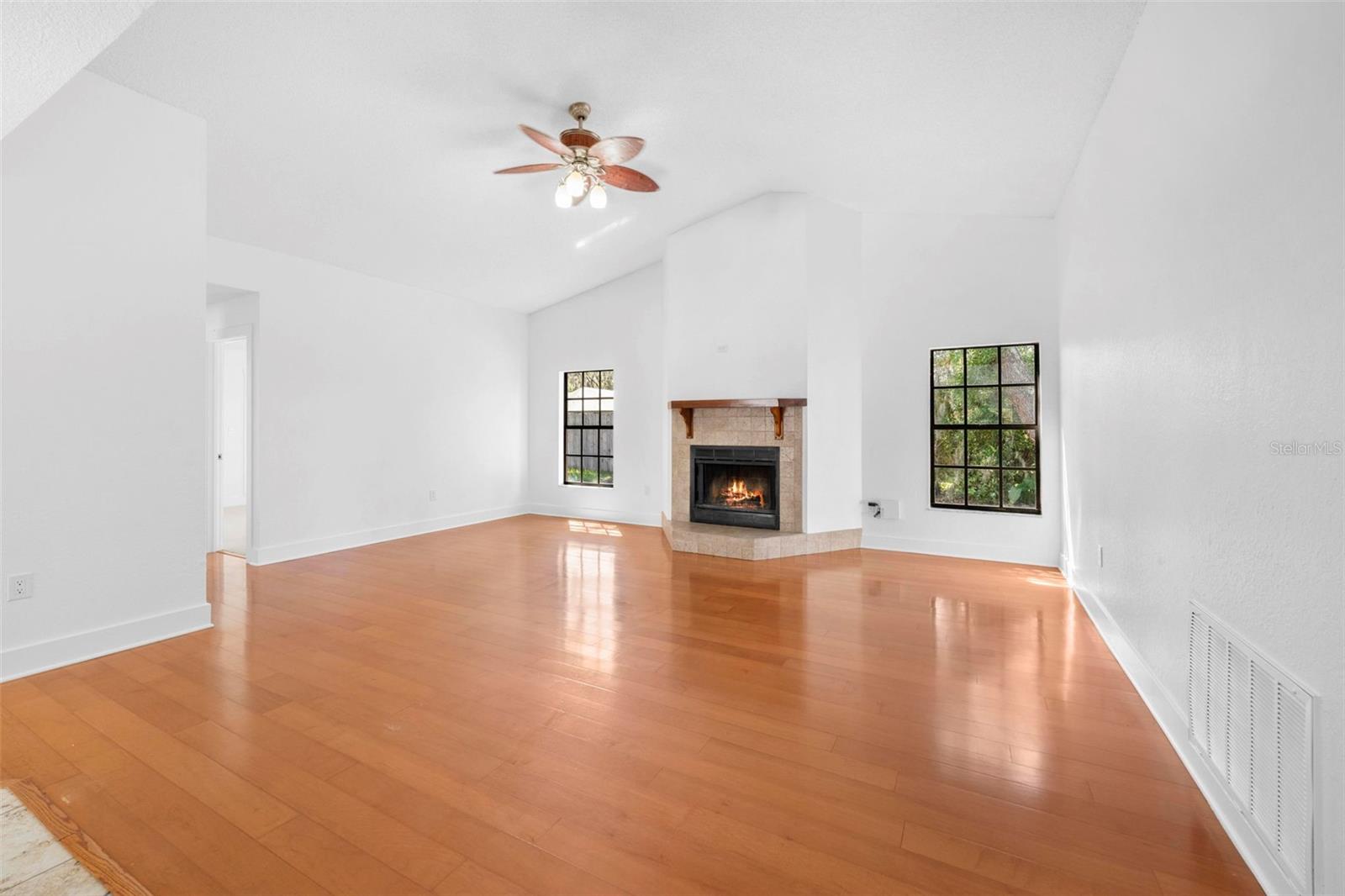Image 50 of 80 For 9414 Lorendale Circle