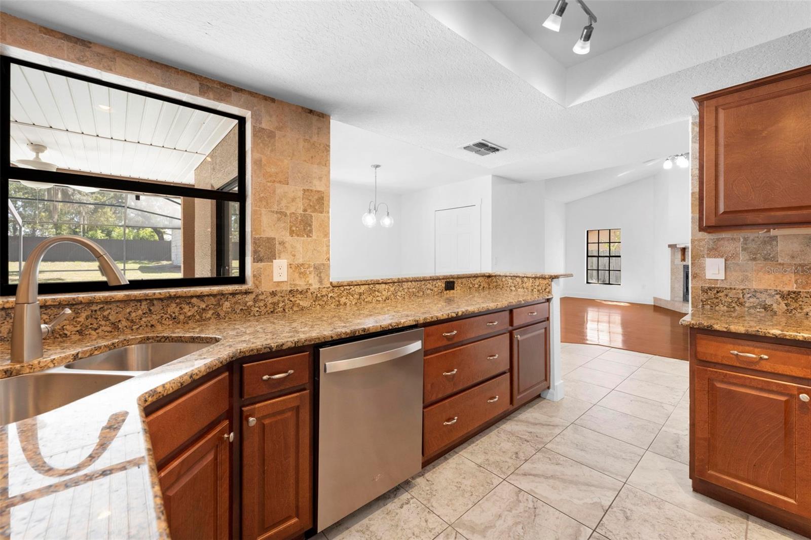 Image 65 of 80 For 9414 Lorendale Circle