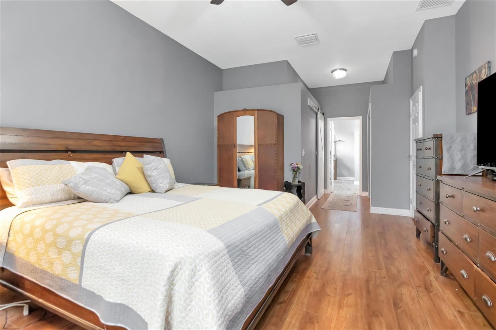 Listing photo id 10 for 5622 Glencrest Boulevard