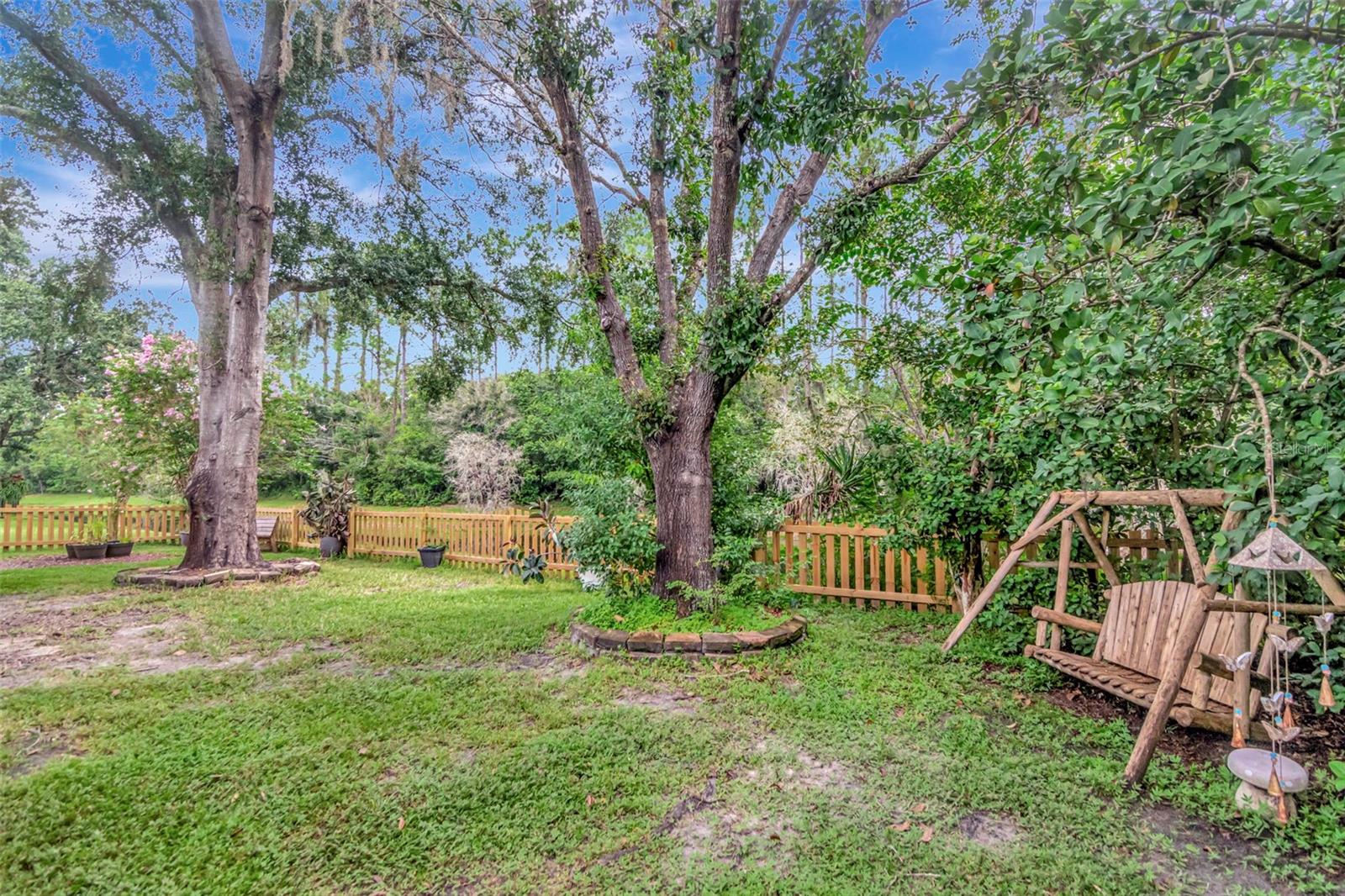 Listing photo id 18 for 5622 Glencrest Boulevard