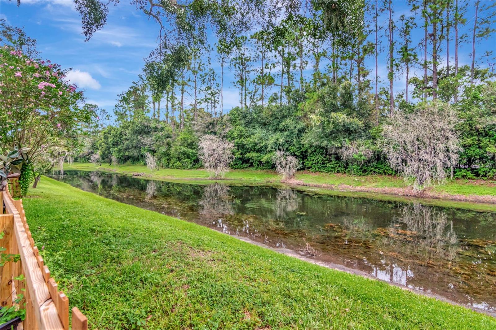 Listing photo id 19 for 5622 Glencrest Boulevard