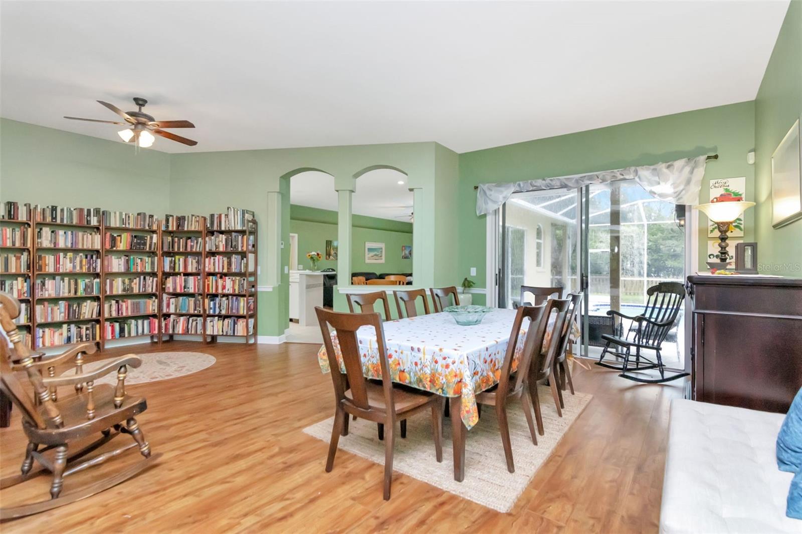 Listing photo id 4 for 5622 Glencrest Boulevard