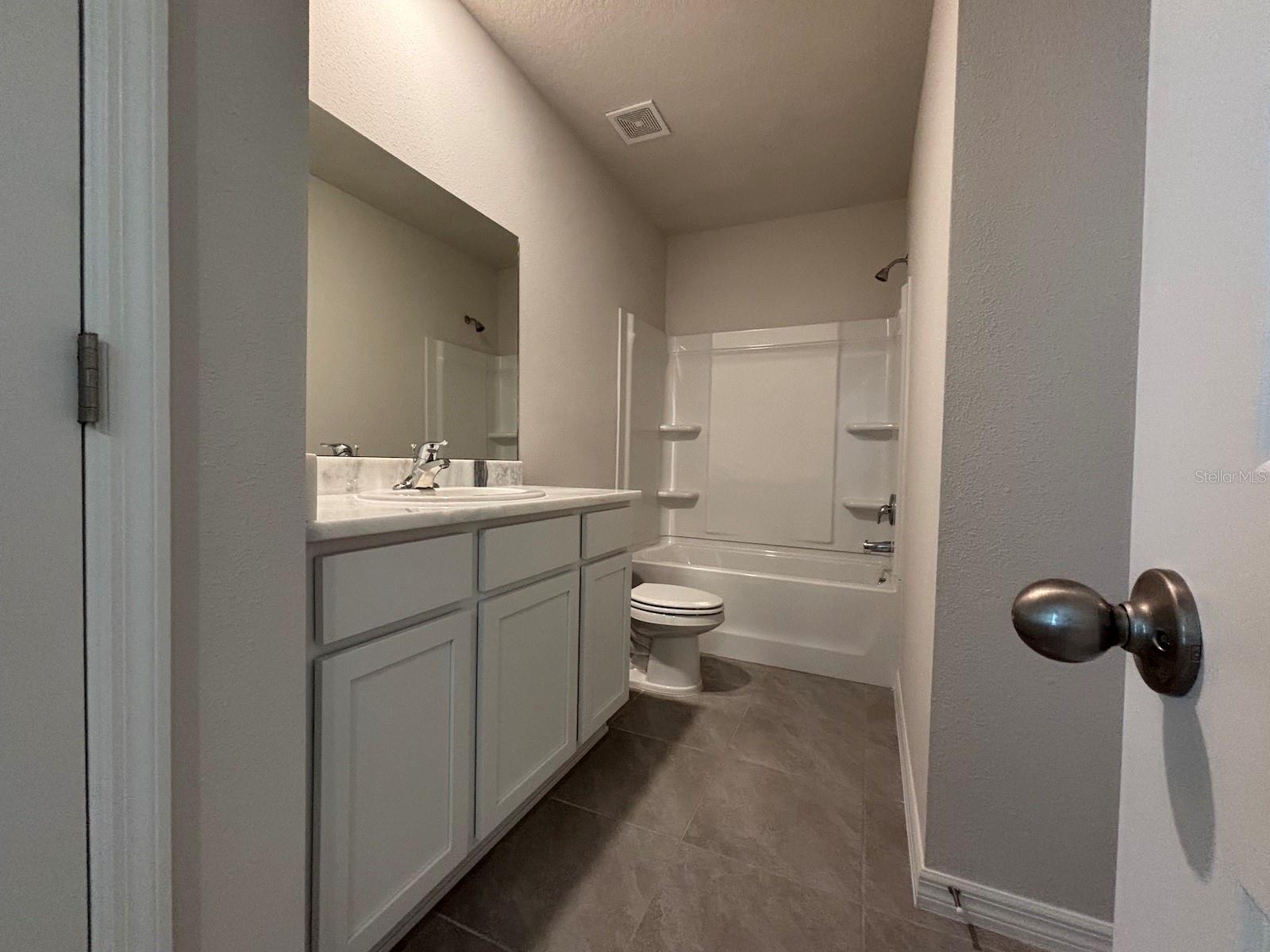 Image 13 of 34 For 11938 Hamilton Avenue