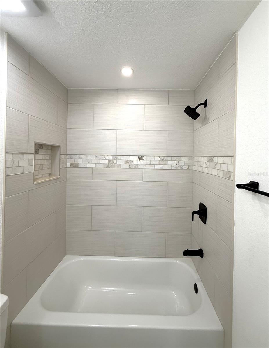 Image 19 of 57 For 9218 39th Lane N