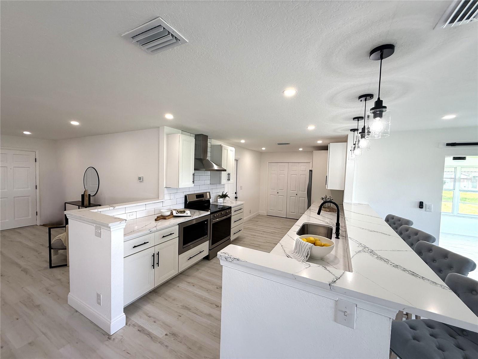 Image 5 of 57 For 9218 39th Lane N