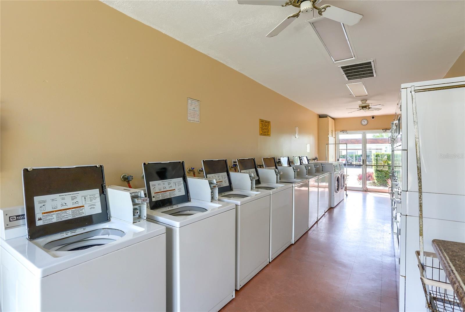 Image 15 of 19 For 9033 Mission Oaks Boulevard