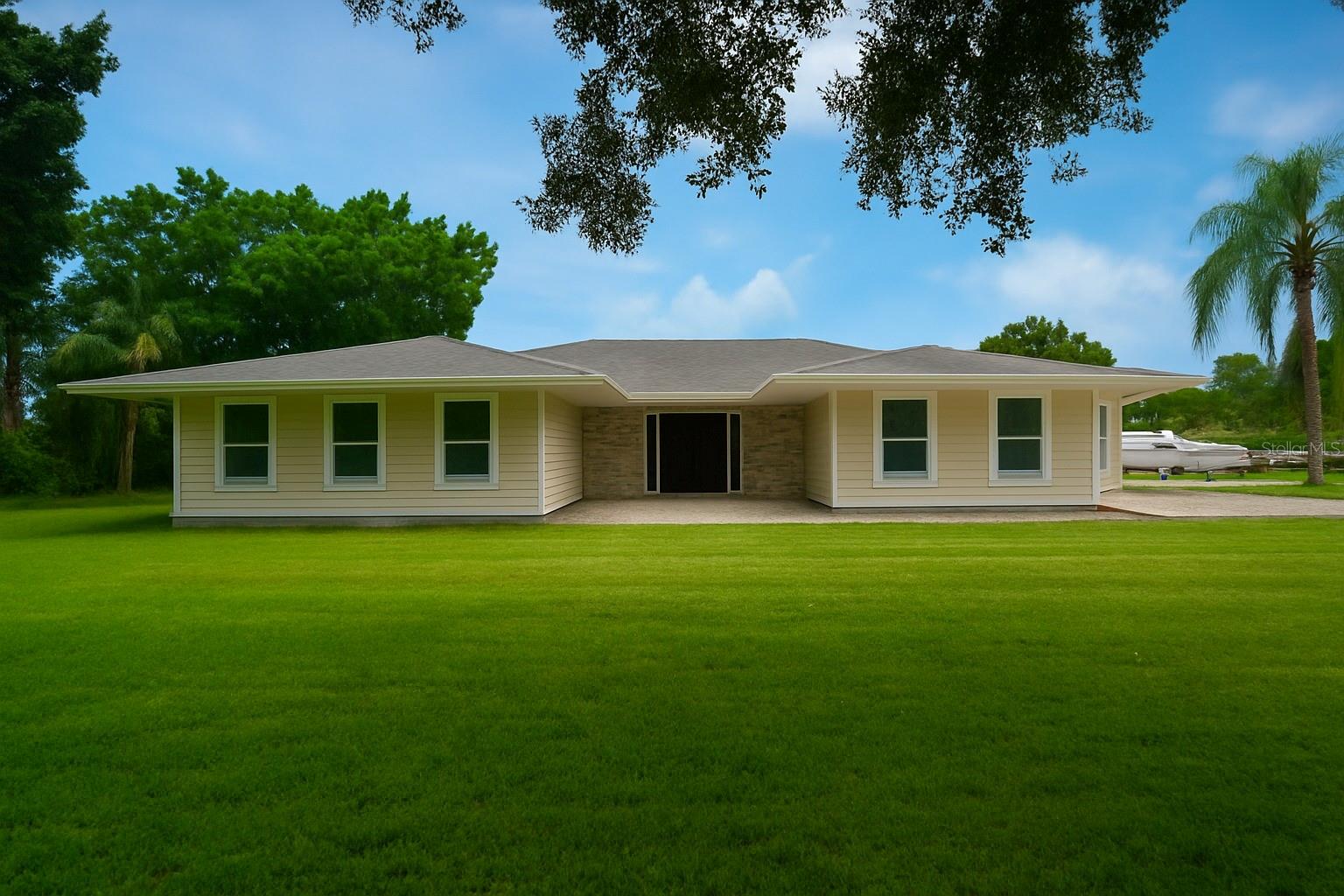 Image 4 of 55 For 17900 Oak Creek Road