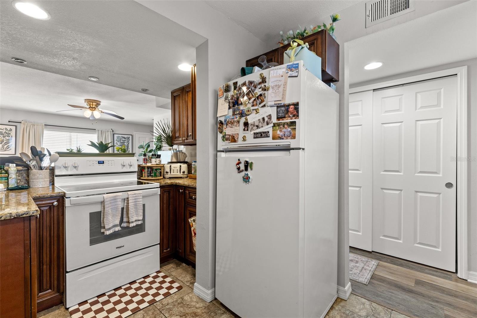 Image 23 of 27 For 3206 Azeele Street 107