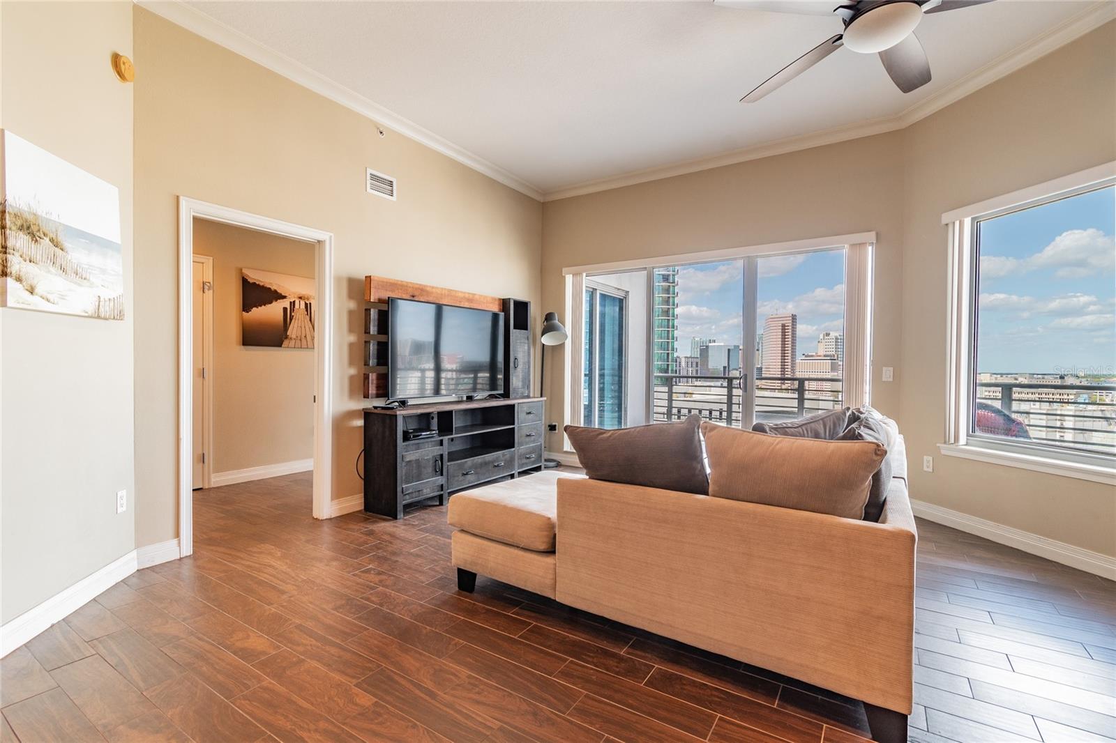 Image 5 of 51 For 449 12th Street 1406