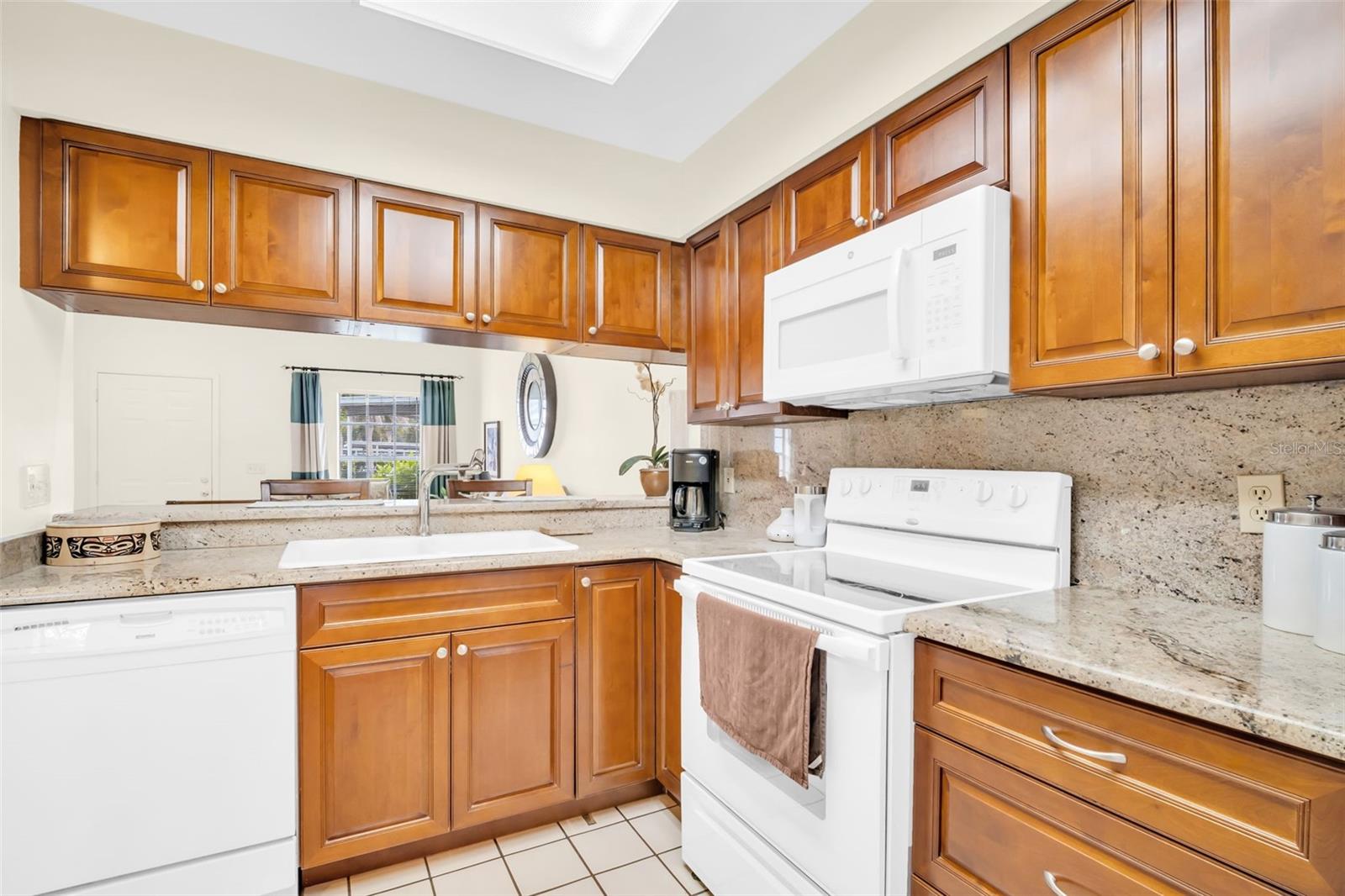 Image 13 of 34 For 2749 Countryside Boulevard 28