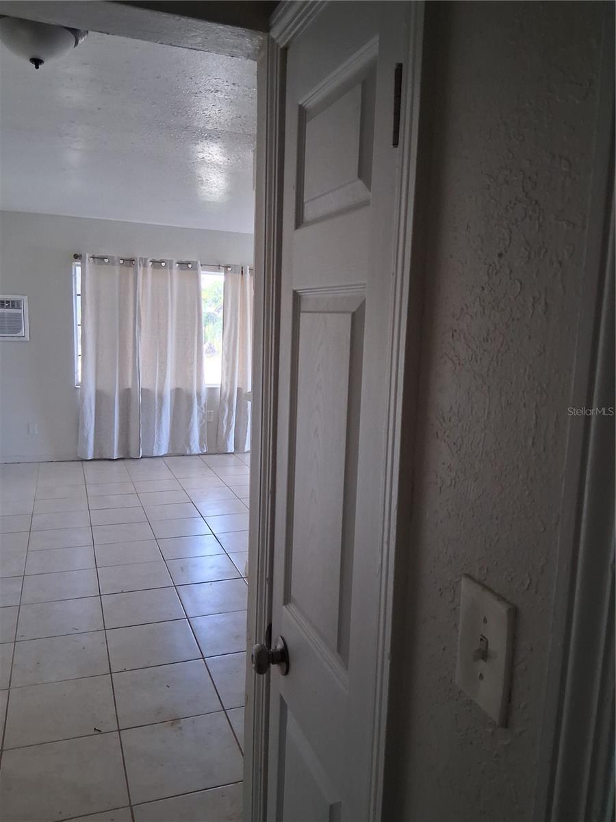 Image 6 of 8 For 7118 5th Avenue N A