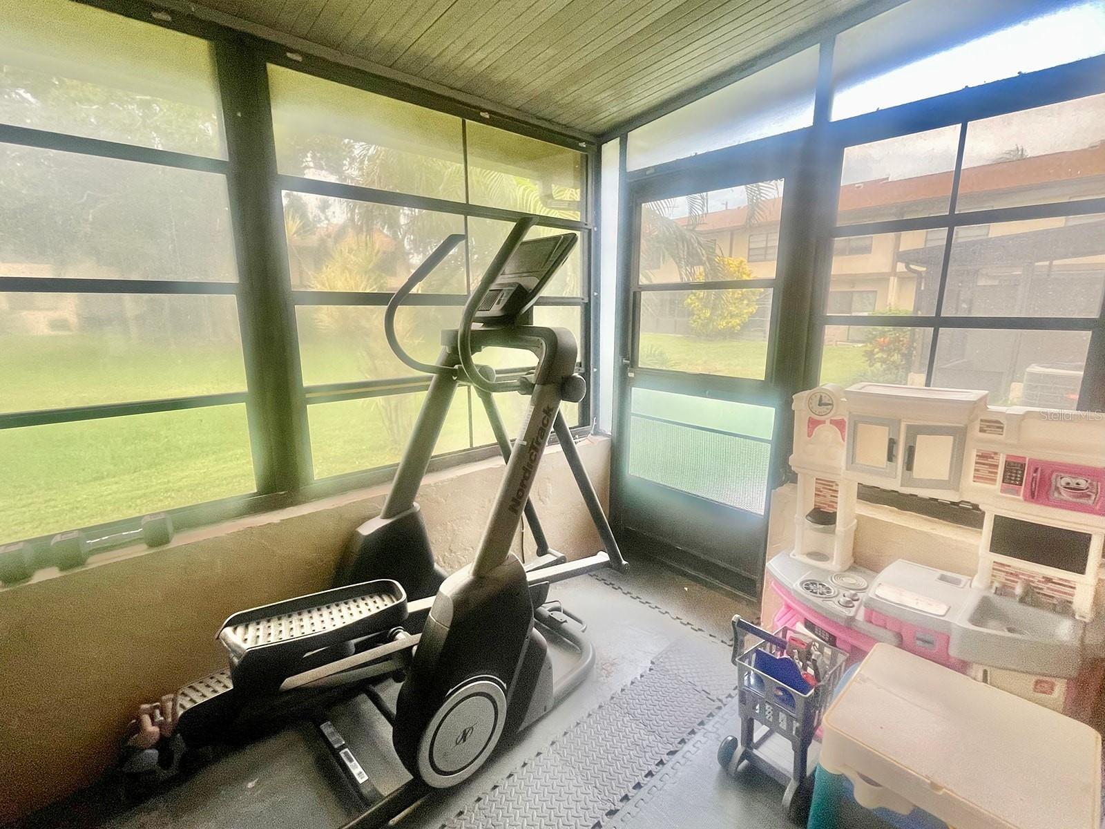 Listing photo id 9 for 9209 Seminole Boulevard 163