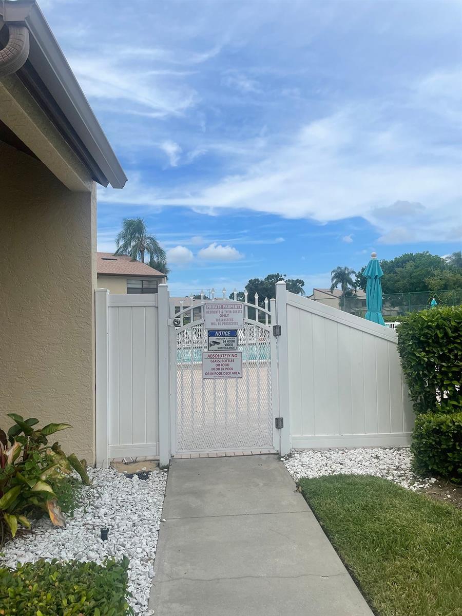 Listing photo id 52 for 9209 Seminole Boulevard 163