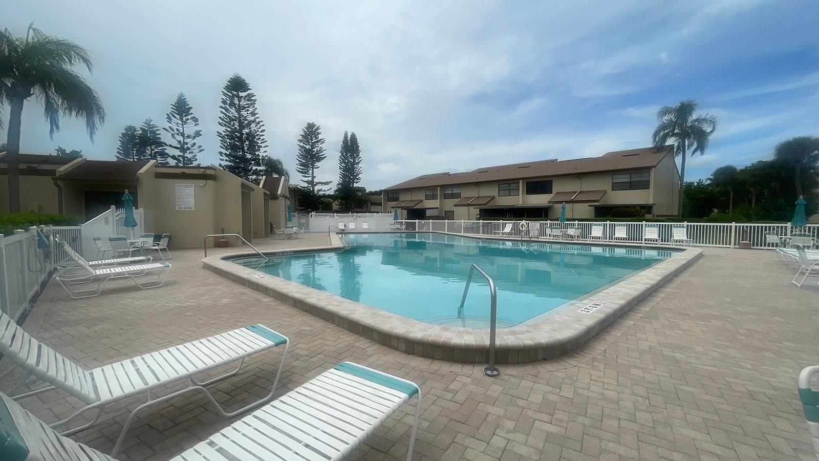 Listing photo id 54 for 9209 Seminole Boulevard 163